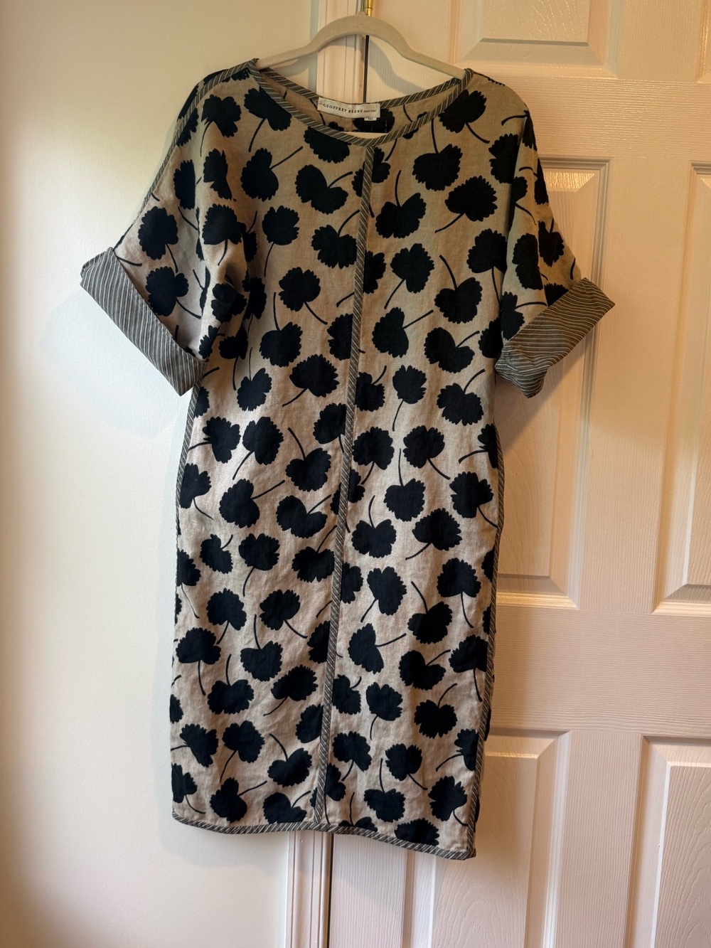 Geoffrey Beene linen black and cream floral print dress with  sleeves. Size 2